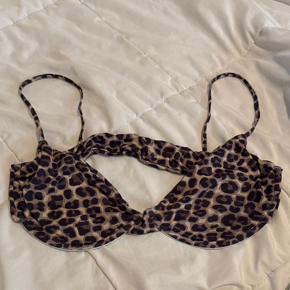 MAI bathing suit top in large